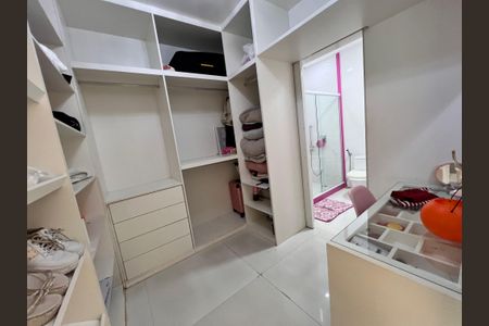 Casa à venda com 1200m², 4 quartos e 8 vagasCloset Suíte 4