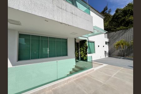 Casa à venda com 1200m², 4 quartos e 8 vagasFachada
