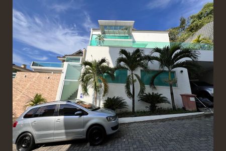 Casa à venda com 1200m², 4 quartos e 8 vagasFachada/Placa