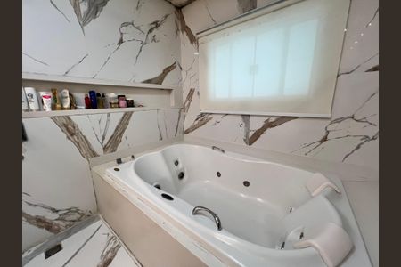 Casa à venda com 1200m², 4 quartos e 8 vagasBanheiro da Suíte 3