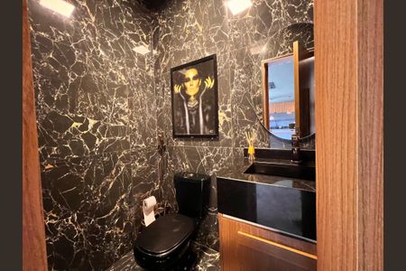 Casa à venda com 1200m², 4 quartos e 8 vagasLavabo 2 do escritório