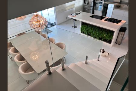 Casa à venda com 1200m², 4 quartos e 8 vagasEscada