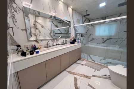 Casa à venda com 1200m², 4 quartos e 8 vagasBanheiro da Suíte 3