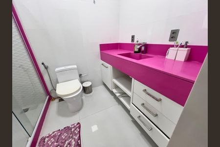 Casa à venda com 1200m², 4 quartos e 8 vagasBanheiro da Suíte 4