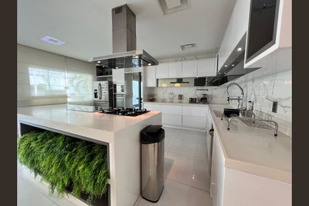 Casa à venda com 1200m², 4 quartos e 8 vagascozinha 2