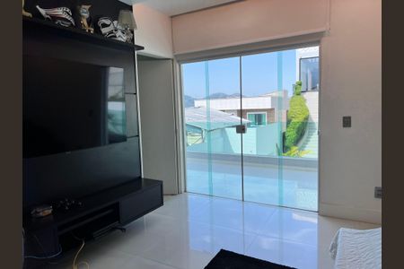 Casa à venda com 1200m², 4 quartos e 8 vagassuíte 2