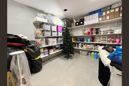 Casa à venda com 1200m², 4 quartos e 8 vagasDespensa 2