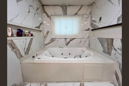 Casa à venda com 1200m², 4 quartos e 8 vagasBanheiro da Suíte 3