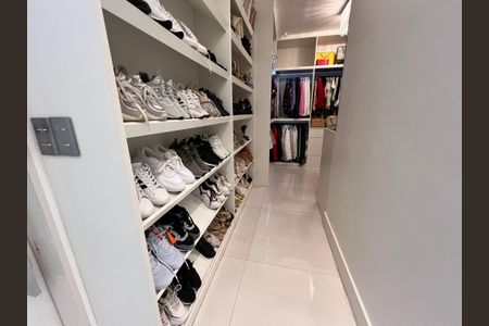 Casa à venda com 1200m², 4 quartos e 8 vagasCloset da suíte 3
