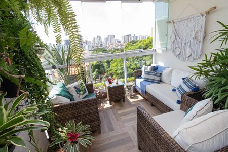 Apartamento à venda com 82m², 3 quartos e 1 vaga Apartamento à venda com 82m², 3 quartos e 1 vagaVaranda