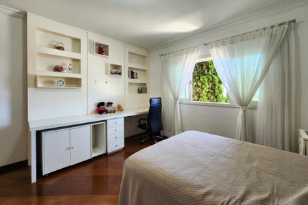 Casa à venda com 447m², 4 quartos e 4 vagas Casa à venda com 447m², 4 quartos e 4 vagasQuarto 1