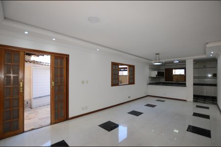 Casa para alugar com 200m², 3 quartos e 3 vagasSala