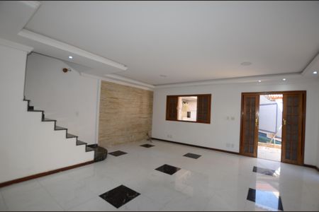 Casa para alugar com 200m², 3 quartos e 3 vagasSala