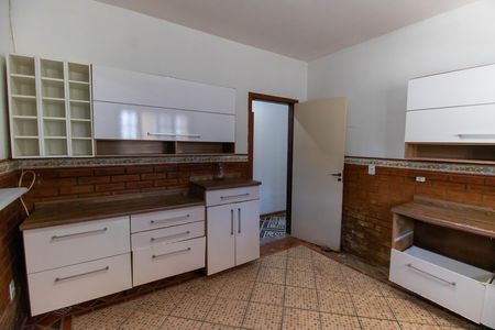 Casa à venda com 300m², 5 quartos e 3 vagas Casa à venda com 300m², 5 quartos e 3 vagasCozinha