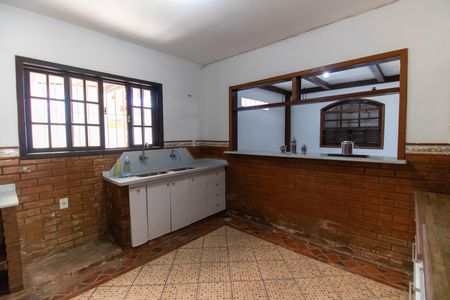 Casa à venda com 300m², 5 quartos e 3 vagas Casa à venda com 300m², 5 quartos e 3 vagasCozinha