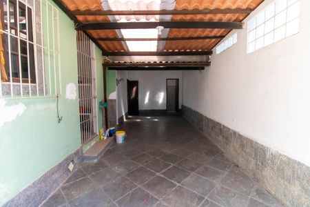 Casa à venda com 300m², 5 quartos e 3 vagas Casa à venda com 300m², 5 quartos e 3 vagasGaragem