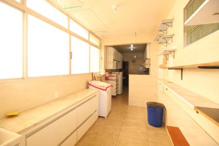 Apartamento à venda com 220m², 4 quartos e sem vagaÁrea de Serviço