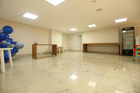 Apartamento à venda com 220m², 4 quartos e sem vagaÁrea comum