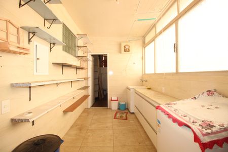 Apartamento à venda com 220m², 4 quartos e sem vagaÁrea de Serviço