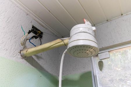 Casa à venda com 180m², 3 quartos e 1 vaga Casa à venda com 180m², 3 quartos e 1 vagaChuveiro