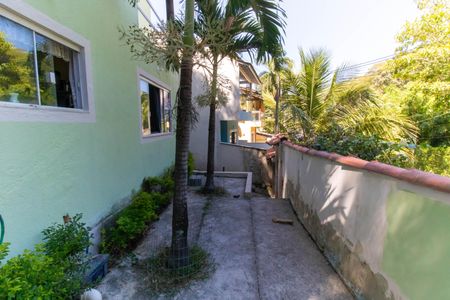 Casa à venda com 180m², 3 quartos e 1 vaga Casa à venda com 180m², 3 quartos e 1 vagaQuintal