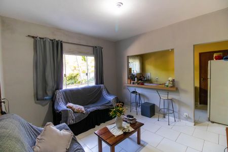 Casa à venda com 180m², 3 quartos e 1 vaga Casa à venda com 180m², 3 quartos e 1 vagaSala