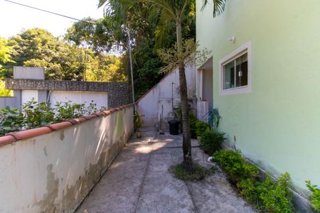 Casa à venda com 180m², 3 quartos e 1 vaga Casa à venda com 180m², 3 quartos e 1 vagaQuintal