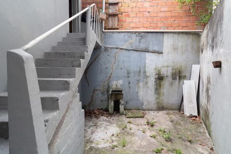 Casa à venda com 80m², 1 quarto e sem vagaQuintal