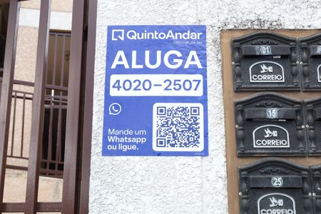 Apartamento para alugar com 42m², 2 quartos e sem vagaPlaca instalada na fachada do condomínio