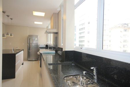 Apartamento à venda com 210m², 3 quartos e 2 vagas Apartamento à venda com 210m², 3 quartos e 2 vagasFoto 01