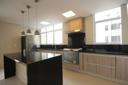 Apartamento à venda com 210m², 3 quartos e 2 vagas Apartamento à venda com 210m², 3 quartos e 2 vagasFoto 01