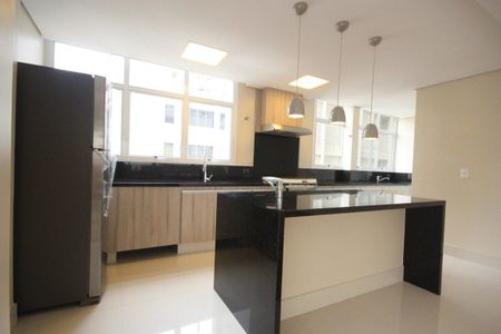 Apartamento à venda com 210m², 3 quartos e 2 vagas Apartamento à venda com 210m², 3 quartos e 2 vagasFoto 01