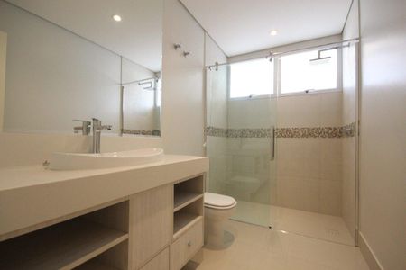 Apartamento à venda com 210m², 3 quartos e 2 vagas Apartamento à venda com 210m², 3 quartos e 2 vagasFoto 01