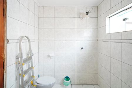 Casa à venda com 360m², 4 quartos e 6 vagasBanheiro da suíte 2