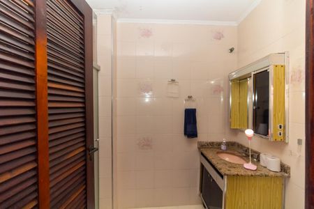 Casa à venda com 380m², 6 quartos e 4 vagas Casa à venda com 380m², 6 quartos e 4 vagasCasa 3 Banheiro