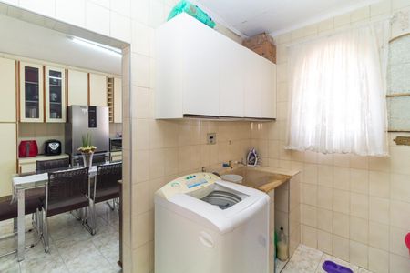 Casa à venda com 380m², 6 quartos e 4 vagas Casa à venda com 380m², 6 quartos e 4 vagasCasa 2 Área de Serviço