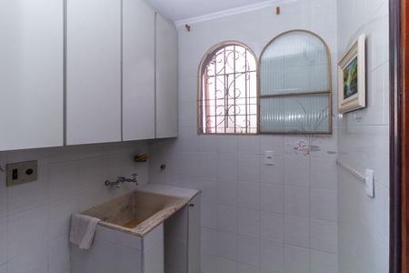 Casa à venda com 380m², 6 quartos e 4 vagas Casa à venda com 380m², 6 quartos e 4 vagasCasa 3 Área de Serviço