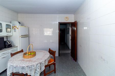 Casa à venda com 380m², 6 quartos e 4 vagas Casa à venda com 380m², 6 quartos e 4 vagasCasa 1 Cozinha