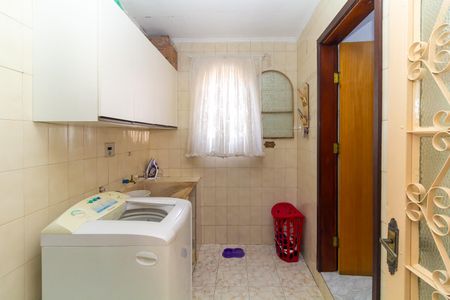 Casa à venda com 380m², 6 quartos e 4 vagas Casa à venda com 380m², 6 quartos e 4 vagasCasa 2 Área de Serviço