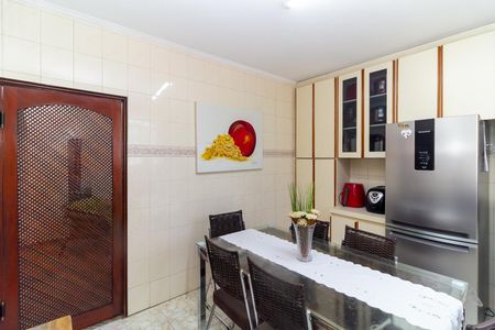 Casa à venda com 380m², 6 quartos e 4 vagas Casa à venda com 380m², 6 quartos e 4 vagasCasa 2 Cozinha