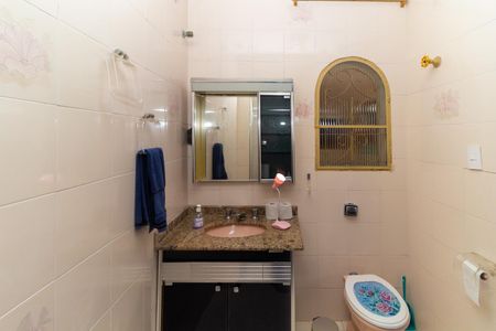 Casa à venda com 380m², 6 quartos e 4 vagas Casa à venda com 380m², 6 quartos e 4 vagasCasa 3 Banheiro