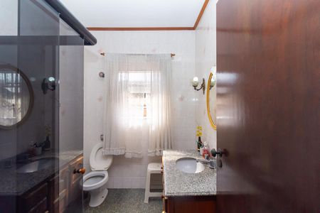 Casa à venda com 380m², 6 quartos e 4 vagas Casa à venda com 380m², 6 quartos e 4 vagasCasa 1 Banheiro