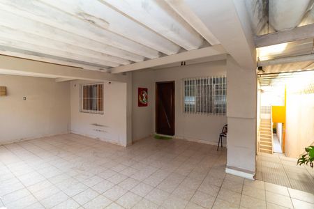 Casa à venda com 380m², 6 quartos e 4 vagas Casa à venda com 380m², 6 quartos e 4 vagasGaragem