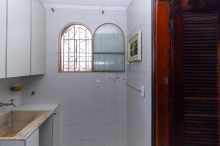 Casa à venda com 380m², 6 quartos e 4 vagas Casa à venda com 380m², 6 quartos e 4 vagasCasa 3 Área de Serviço