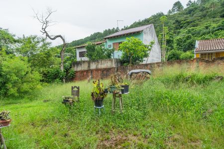 Casa à venda com 300m², 2 quartos e sem vaga Casa à venda com 300m², 2 quartos e sem vagaJardim