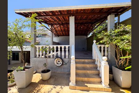 Casa à venda com 283m², 3 quartos e 2 vagas Casa à venda com 283m², 3 quartos e 2 vagasÁrea Externa