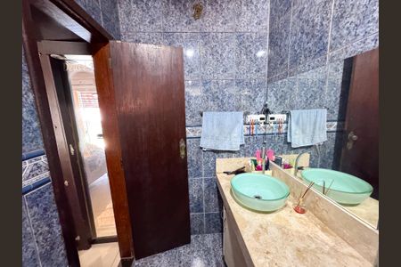 Casa à venda com 283m², 3 quartos e 2 vagas Casa à venda com 283m², 3 quartos e 2 vagasBanheiro