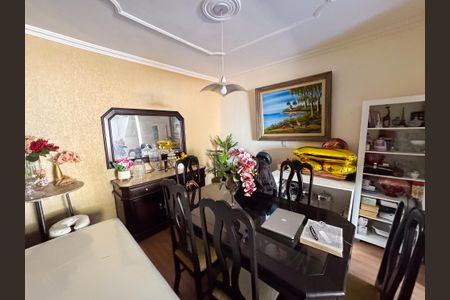 Casa à venda com 283m², 3 quartos e 2 vagas Casa à venda com 283m², 3 quartos e 2 vagasSala