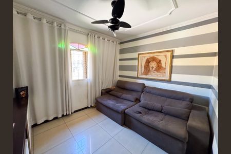 Casa à venda com 283m², 3 quartos e 2 vagas Casa à venda com 283m², 3 quartos e 2 vagasSala