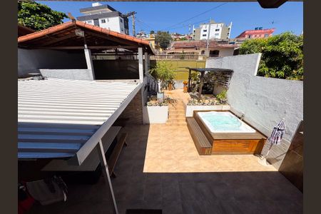 Casa à venda com 283m², 3 quartos e 2 vagas Casa à venda com 283m², 3 quartos e 2 vagasÁrea Externa